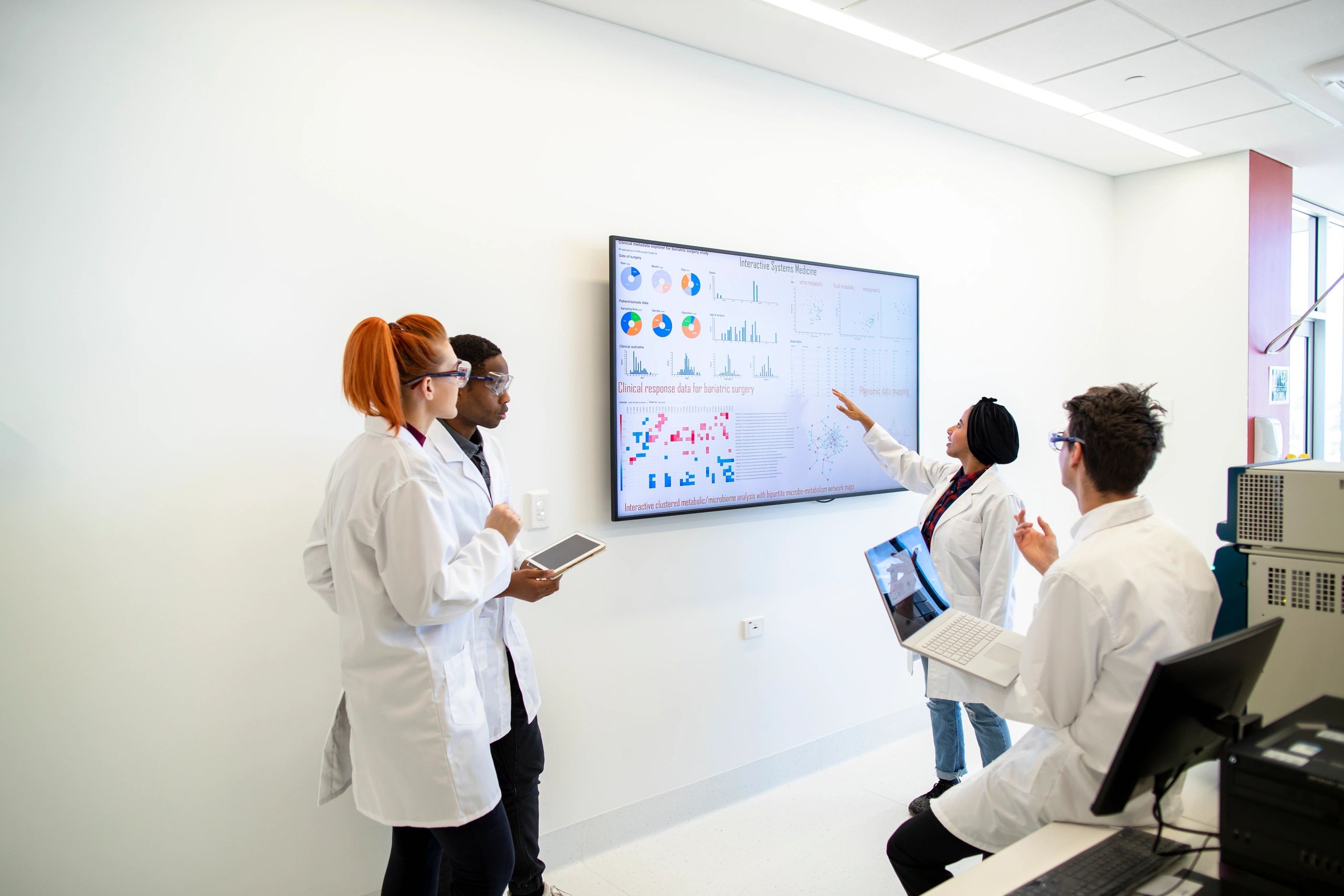 Healthcare team collaborating around a monitor